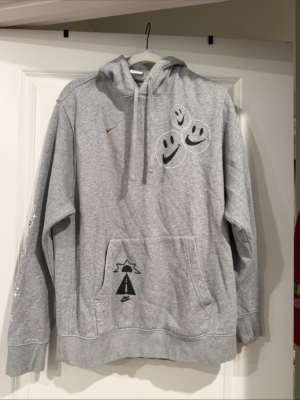 Nike Men’s Light Grey Crewneck Hoodie with Smiley Graphics